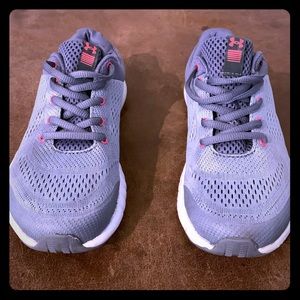 Under Armour Youth sneakers